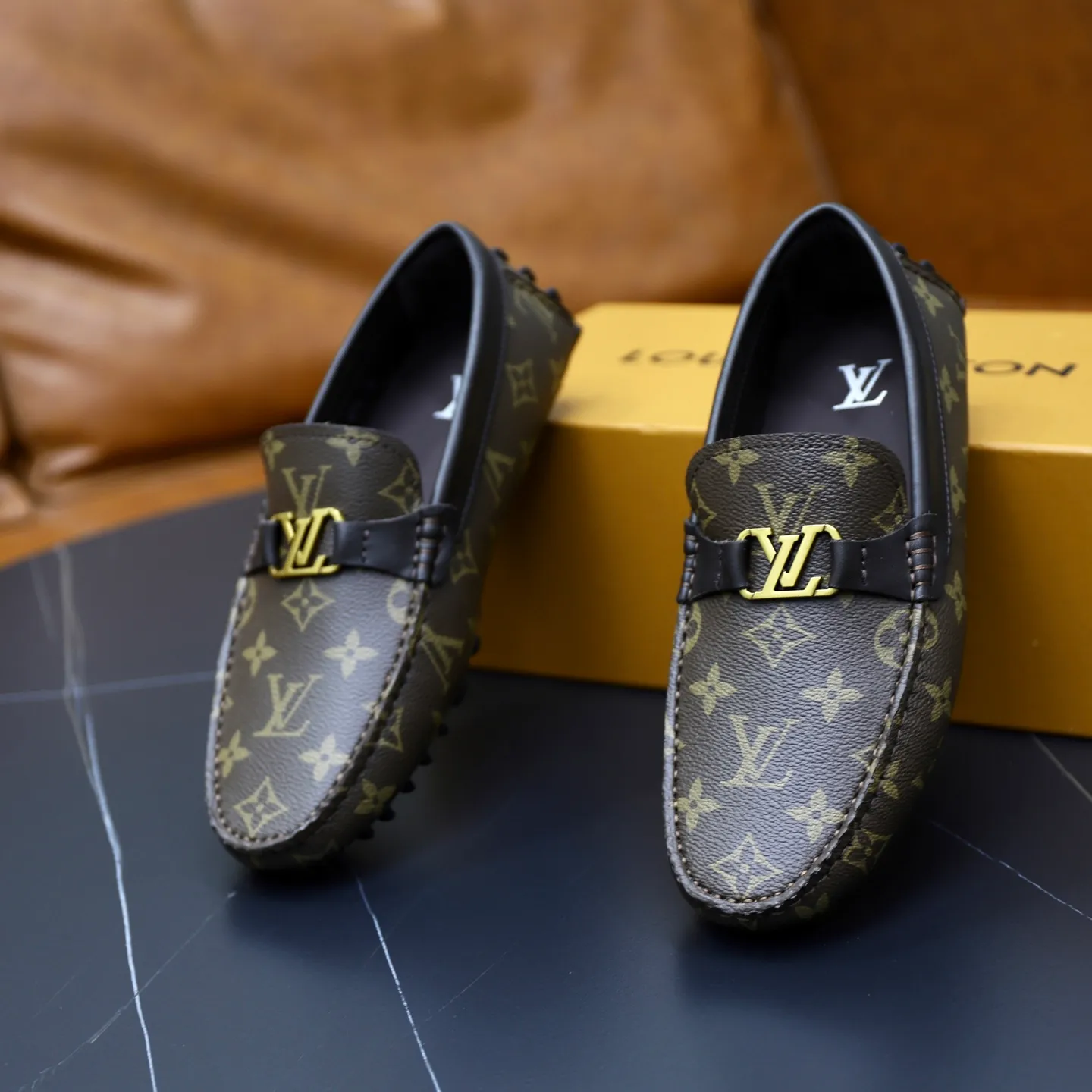 Ex-factory price: 480💰【LV】Louis Vuitton ⚠️High-end men’s driving and pedal series ⚠️38-44 (customized for 45) ⚠️All original cowhide leather! Thick and soft! Made entirely of calfskin lining! The latest non-slip beanie sole! Three-dimensional package technology! Fashionable and classic! Handicrafts! Original high quality! Feel free to compare!